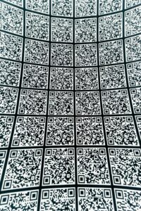 Read more about the article Kody QR na nagrobkach – przyszłość oddawania hołdu