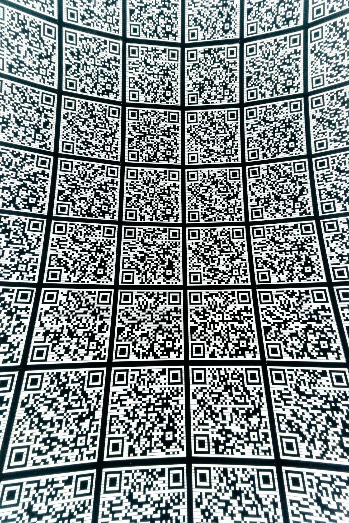 You are currently viewing Kody QR na nagrobkach – przyszłość oddawania hołdu